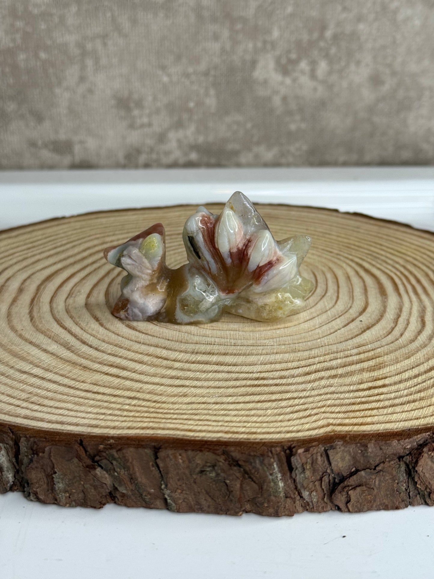 Nine tails fox carving (green flower agate)