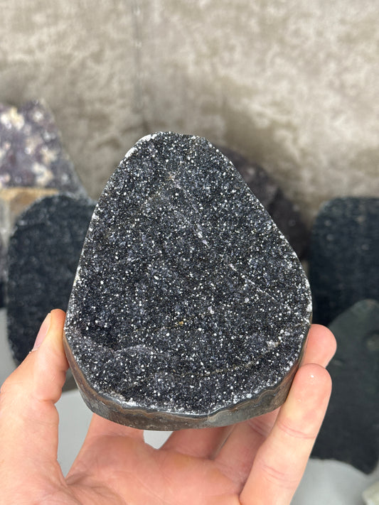 Black amethyst cut base