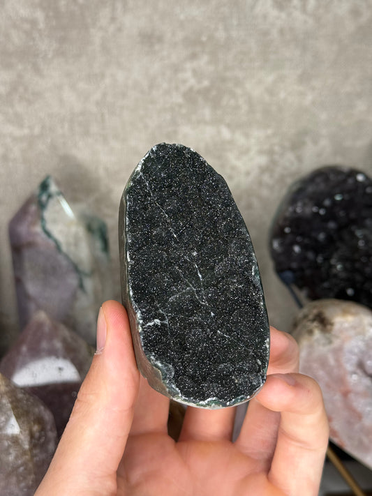 Black amethyst cutbase